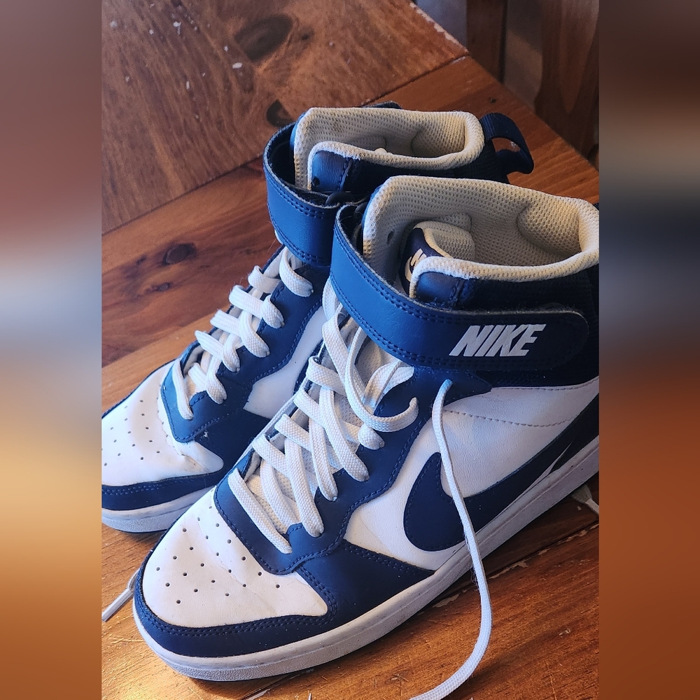 NIKE Hightop Sneakers